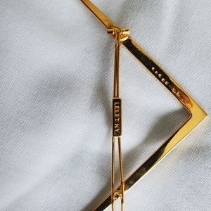 Glossy Vee Barrett from Lelet NY.